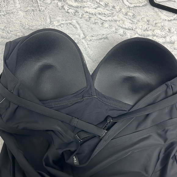 Torrid wire free lightly lined low coverage, black one piece swimsuit size 3 - Picture 6 of 7